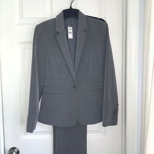 NWT Express suit.   Pants size 4R. Jacket size 6.
